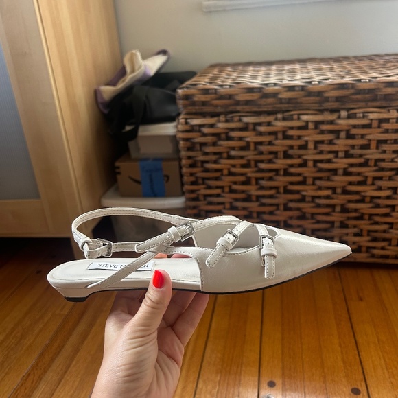 White Steve Madden Flats Size 6 - Picture 1 of 3